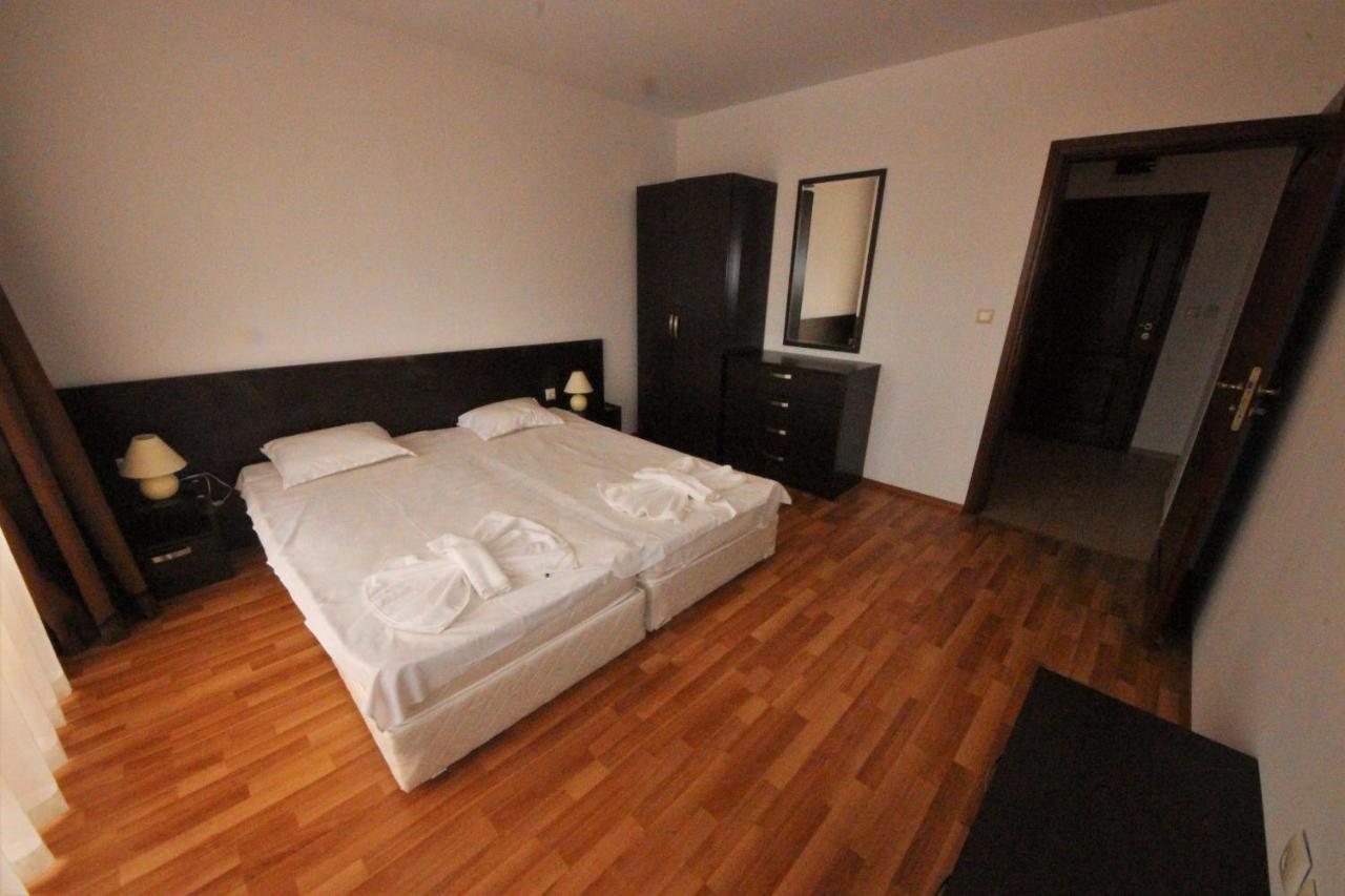 Menada Diamant Apartments Pantai Sunny Bagian luar foto