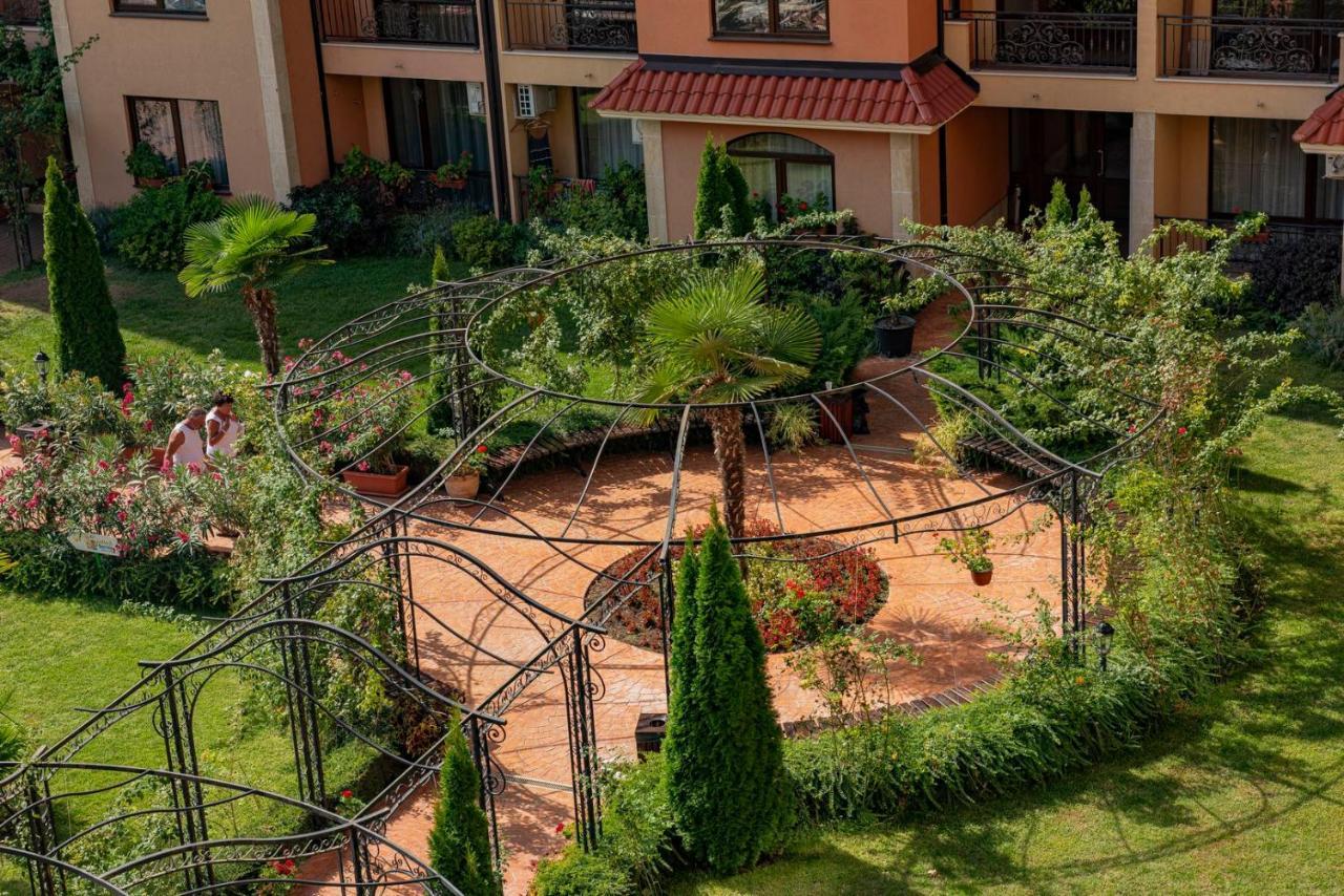 Menada Diamant Apartments Pantai Sunny Bagian luar foto
