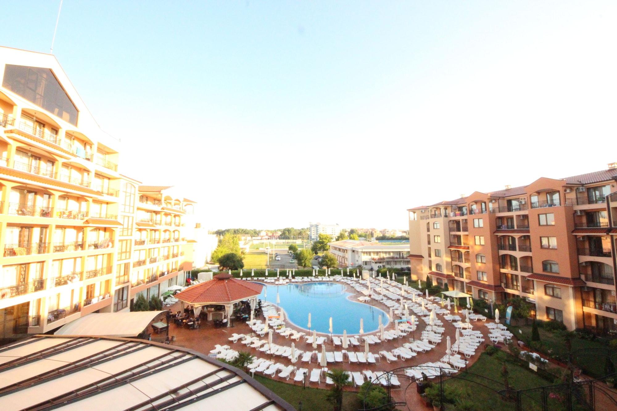 Menada Diamant Apartments Pantai Sunny Bagian luar foto
