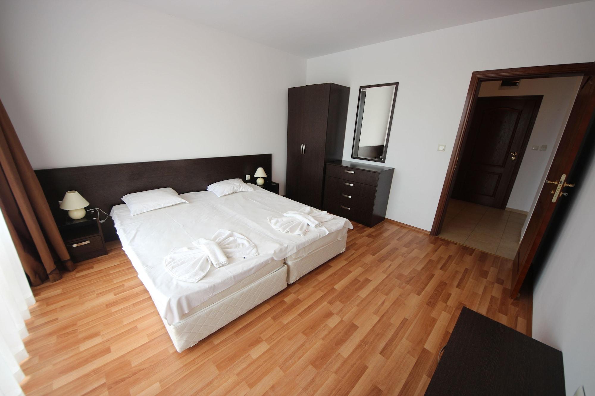 Menada Diamant Apartments Pantai Sunny Bagian luar foto