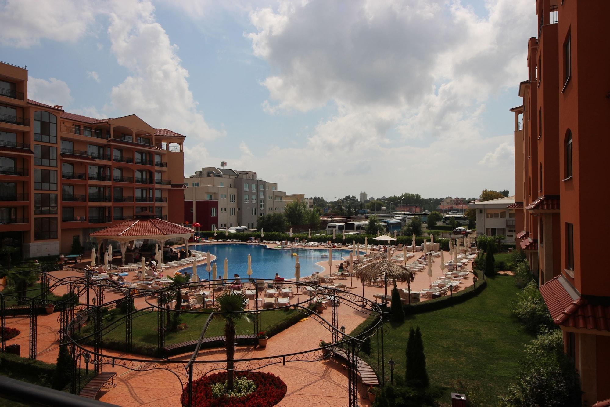 Menada Diamant Apartments Pantai Sunny Bagian luar foto