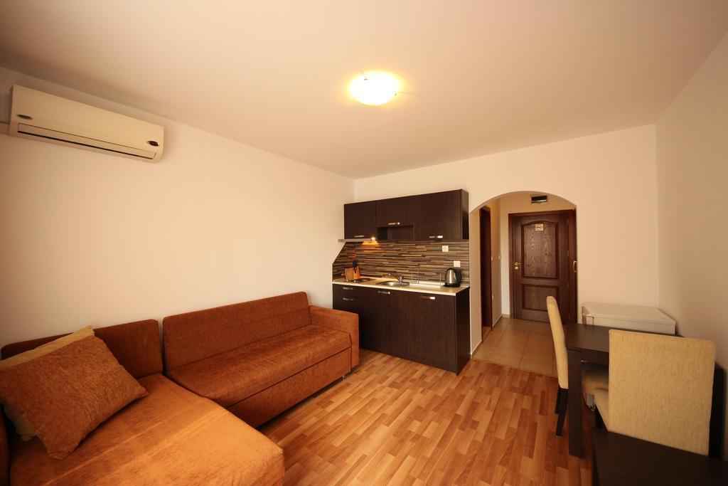 Menada Diamant Apartments Pantai Sunny Ruang foto
