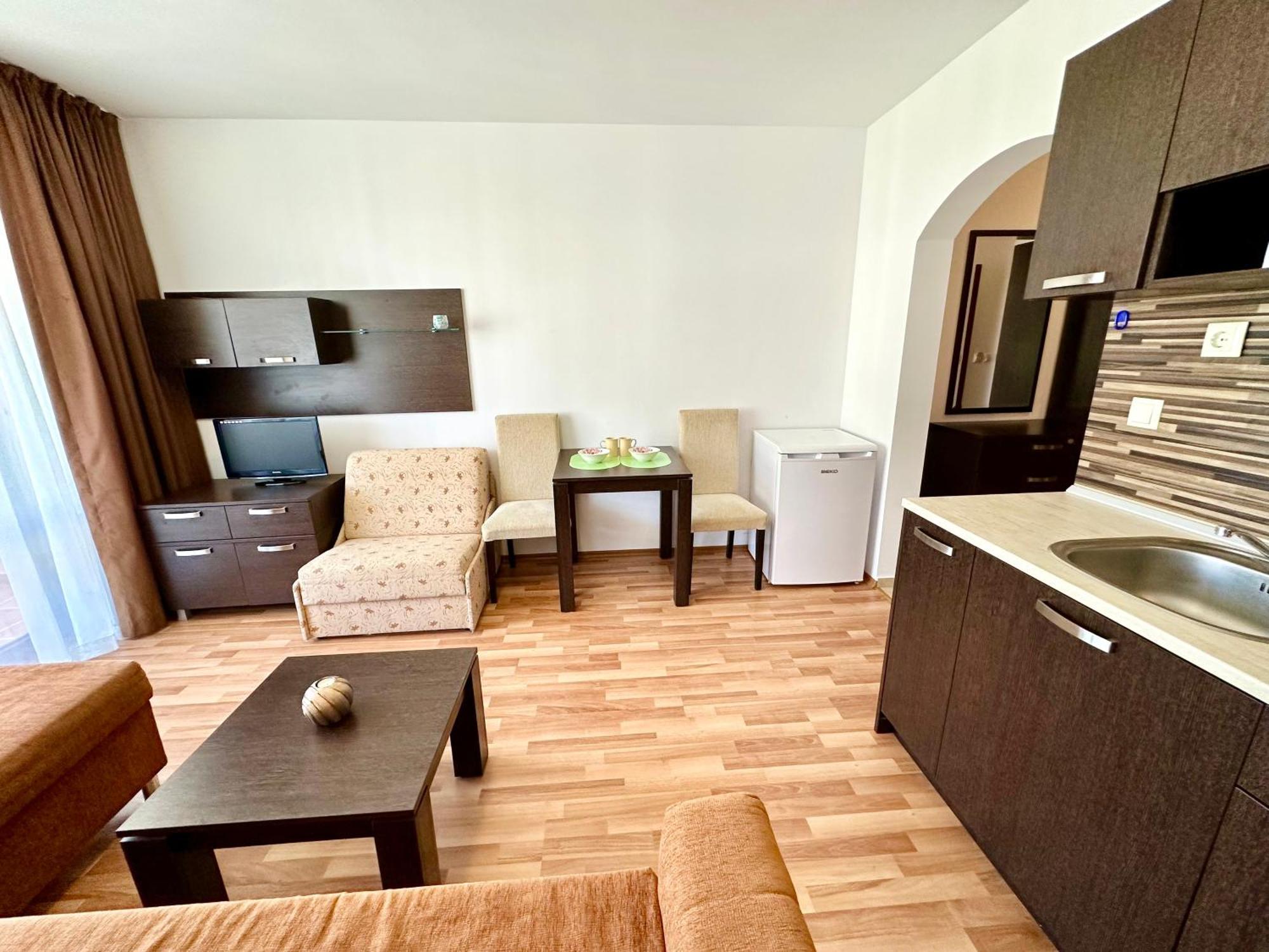 Menada Diamant Apartments Pantai Sunny Ruang foto