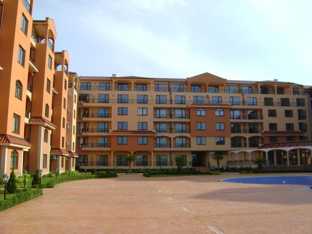 Menada Diamant Apartments Pantai Sunny Bagian luar foto