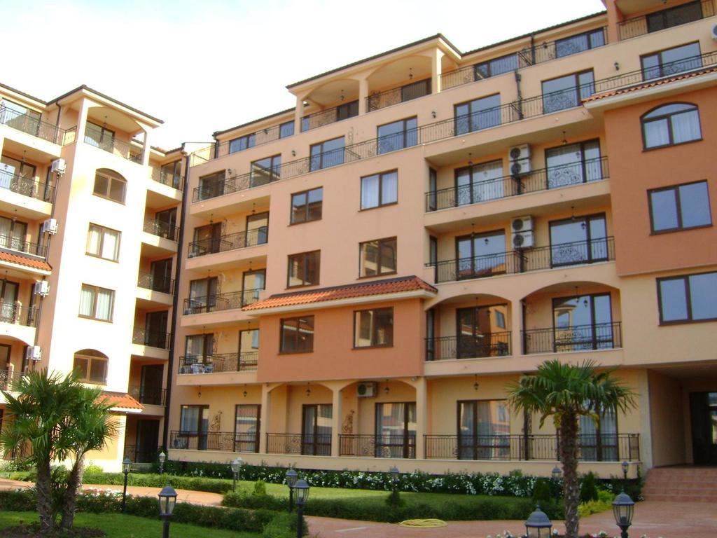 Menada Diamant Apartments Pantai Sunny Bagian luar foto