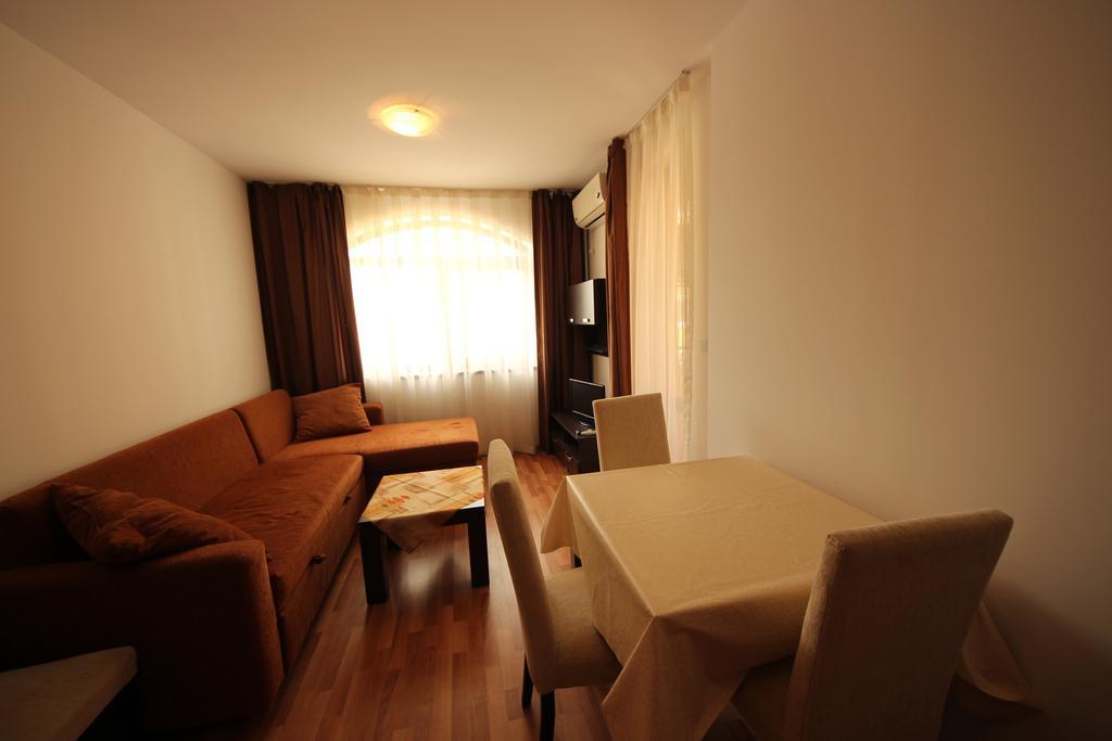 Menada Diamant Apartments Pantai Sunny Ruang foto