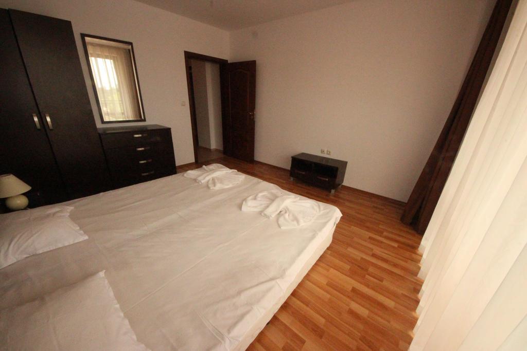 Menada Diamant Apartments Pantai Sunny Bagian luar foto