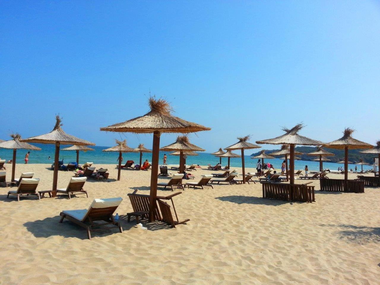Menada Diamant Apartments Pantai Sunny Bagian luar foto