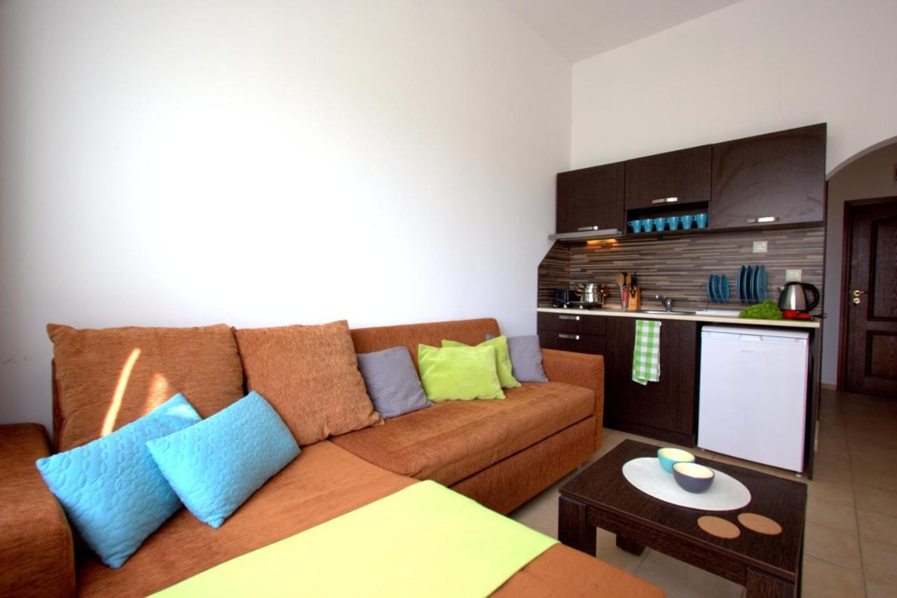 Menada Diamant Apartments Pantai Sunny Bagian luar foto